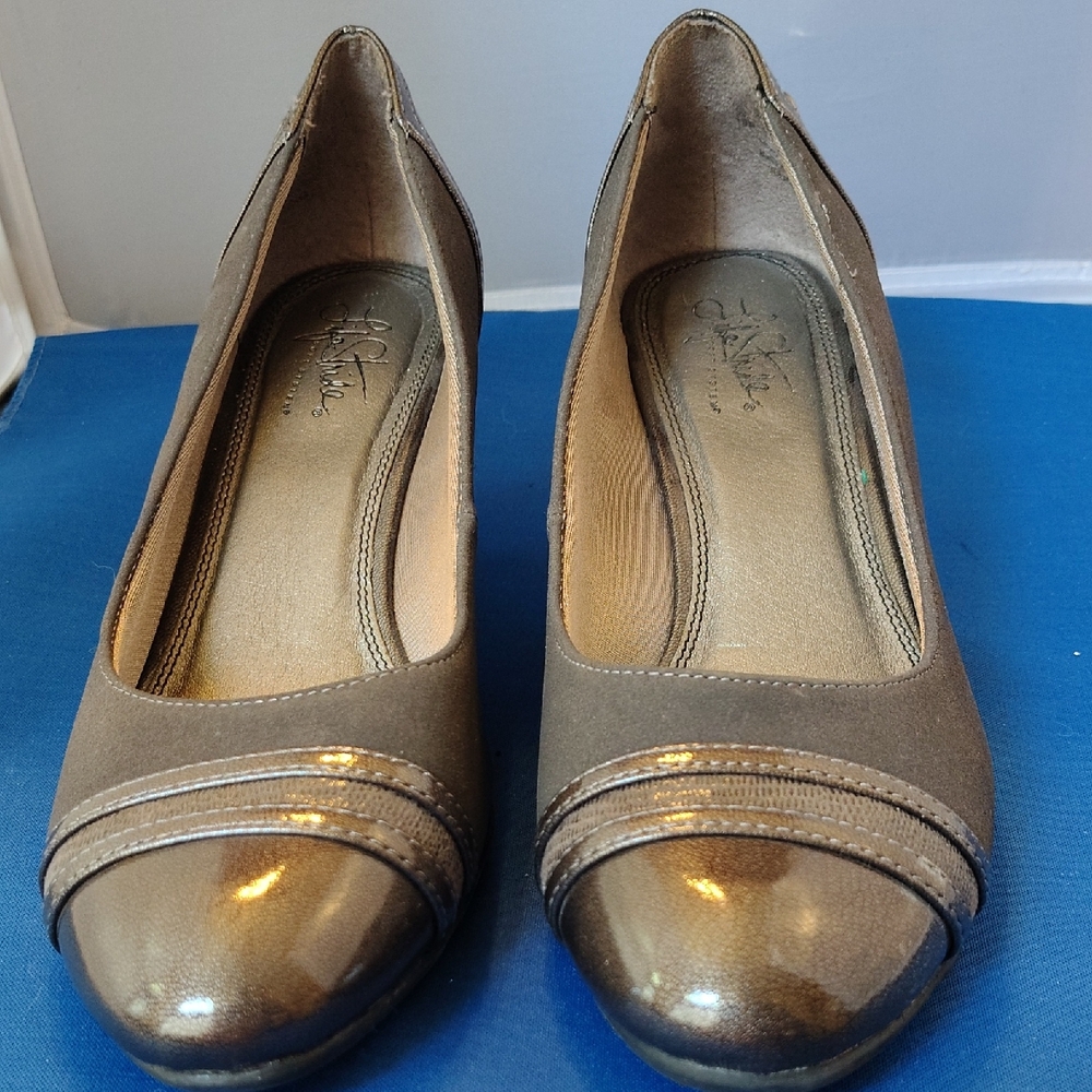 Life Stride Elegant Gray Heels